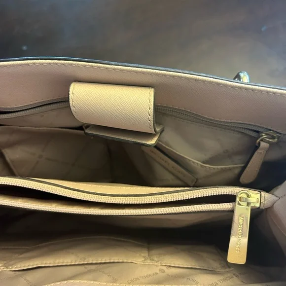 Michael Kors Beige Shoulder Bag with Silver-Tone Hardware - Picture 4 of 6